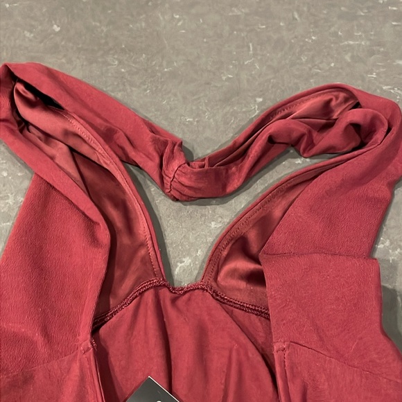Express Burgundy Plunge Bodysuit Small NWT - Picture 9 of 10